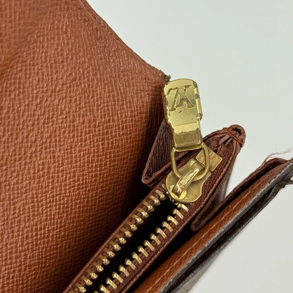 Louis Vuitton Monogram Sarah Wallet - Picture 10 of 13